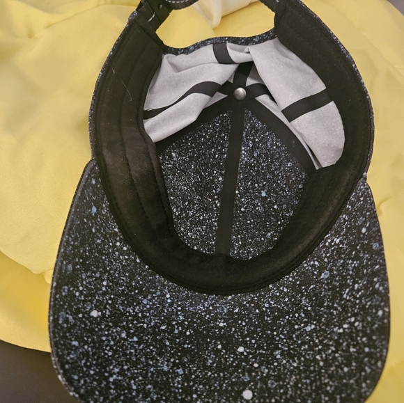 Lululemon Women's Cap - Picture 7 of 7